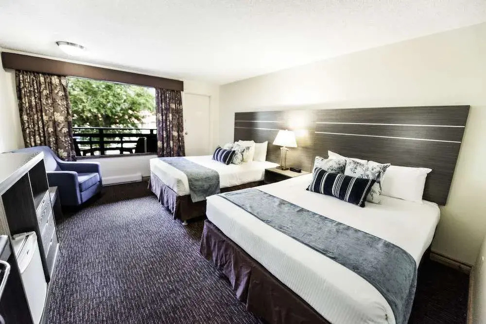 Bayshore Inn & Spa