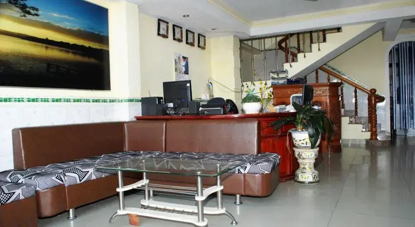 Phong Luu Hotel