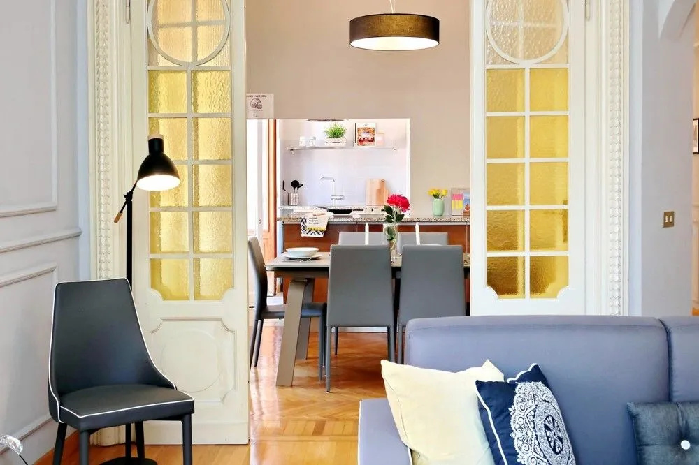 Hintown Austere Elegance