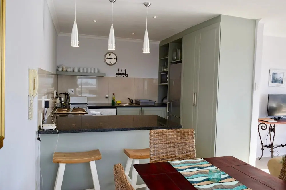 2 Bedroom Apartment With Waterfront Views