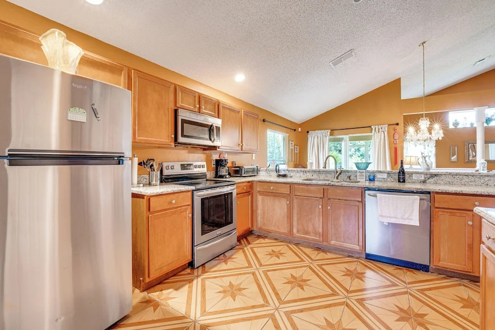 Family-friendly Kissimmee Home w/ Yard & Grill!