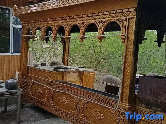 Ruoqilou Lanqi Tiao Homestay