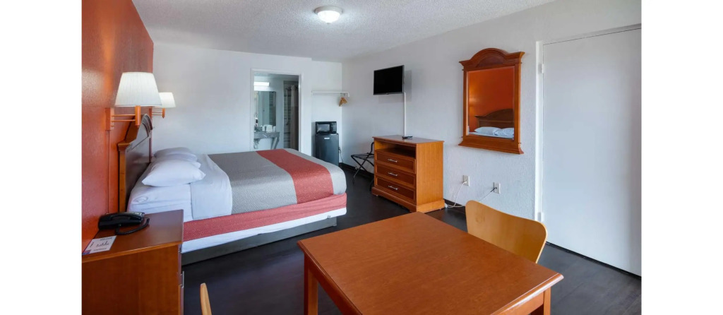 Motel 6-Corona, CA