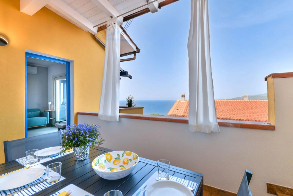 In an oasis of tranquillity, with breathtaking views, a stone's throw from the wonderful historic ce-Galatea