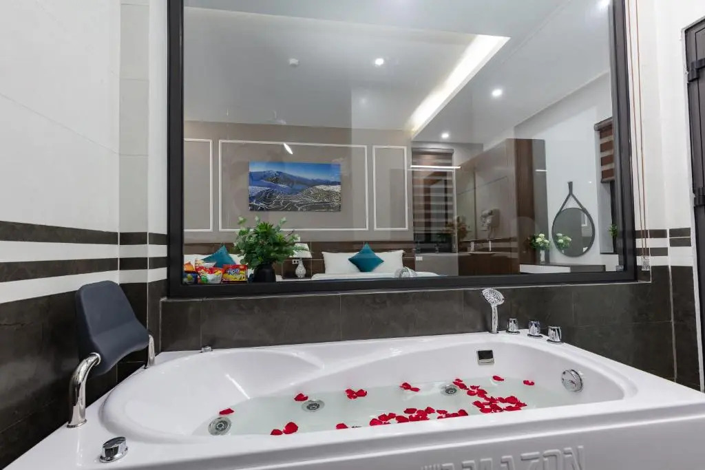Airport Classic Hotel & Travel