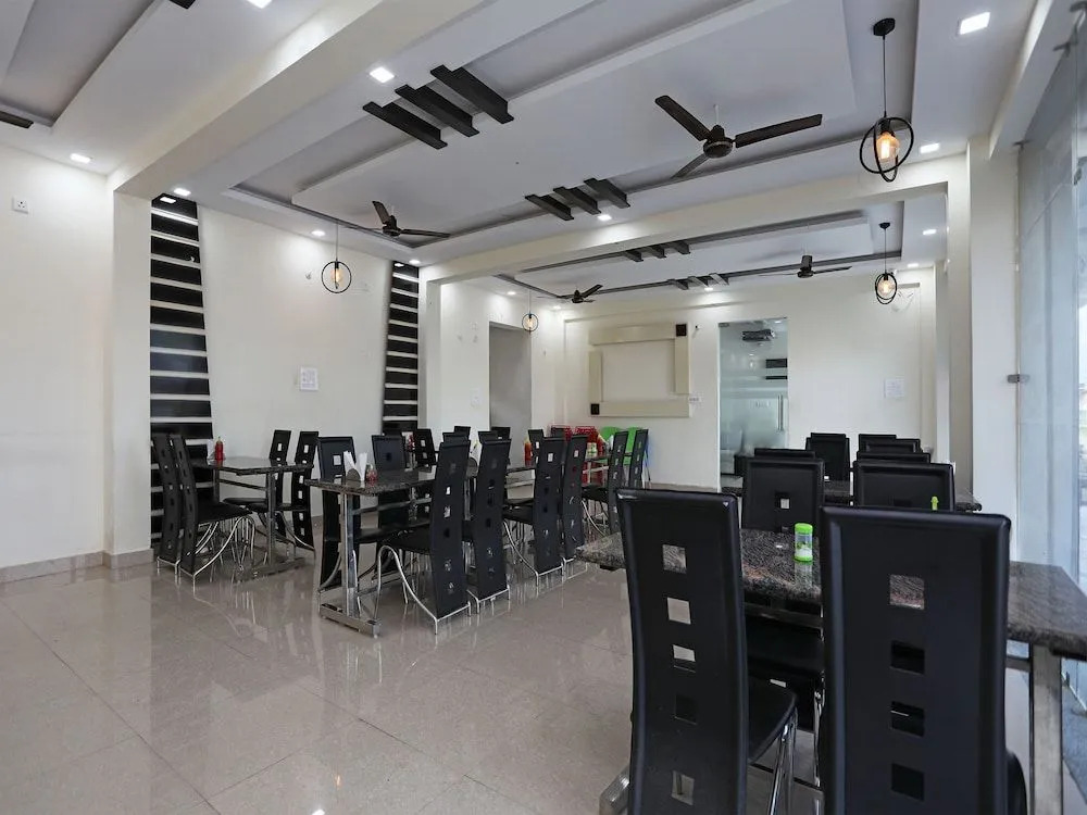 OYO 15375 Hotel KSS Inn