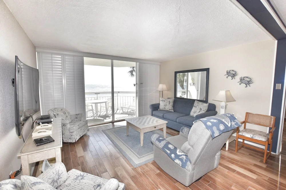 0102 Waters Edge Resort 2 Bedroom Condo by Redawning