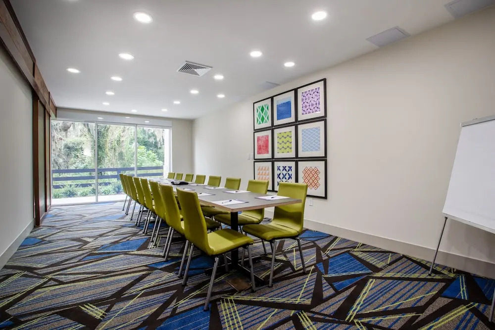 Holiday Inn Express & Suites - Deland South by IHG