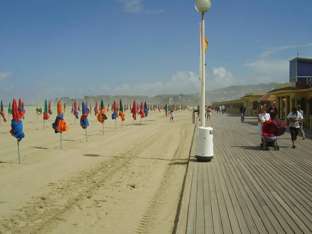 bord de mer, chalet en bois avec tandem