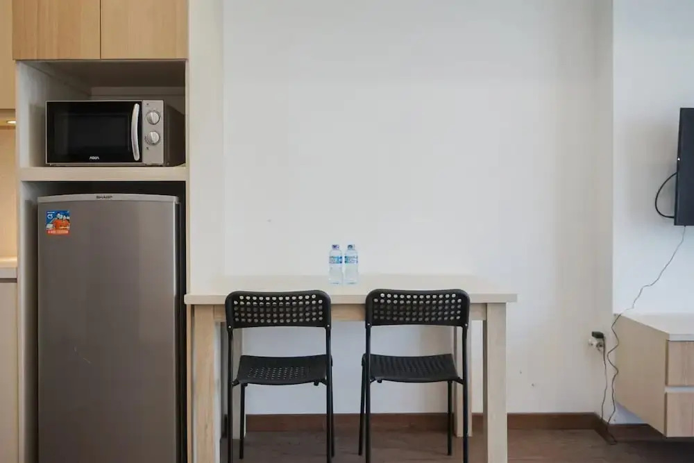 Minimalist Spacious Studio Room At Apartment Galeri Ciumbuleuit 1