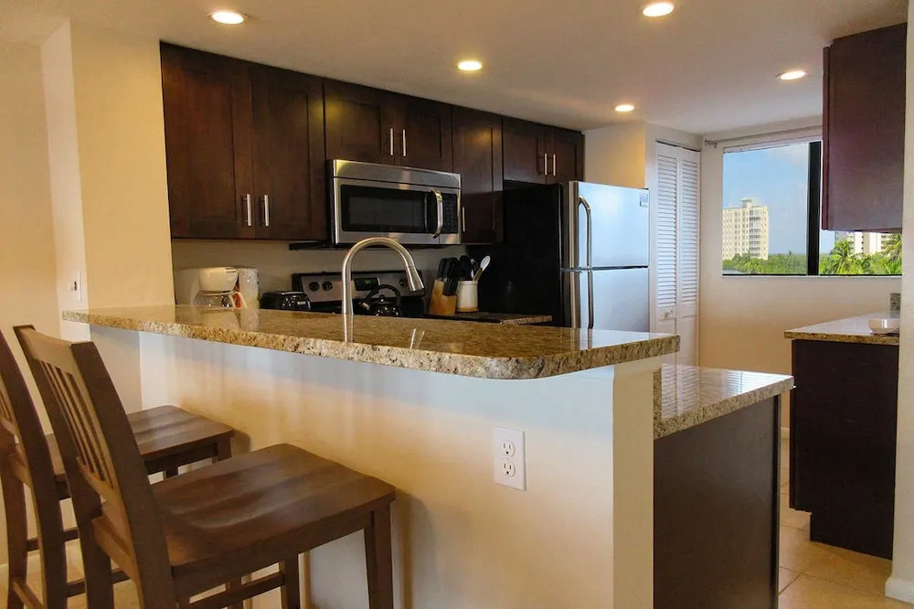 Carlos Pointe 424 2 Bedrooms 2 Bathrooms Condo
