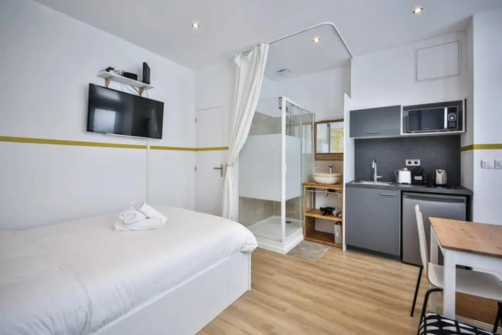 cosy independant studio proche gare et jardin