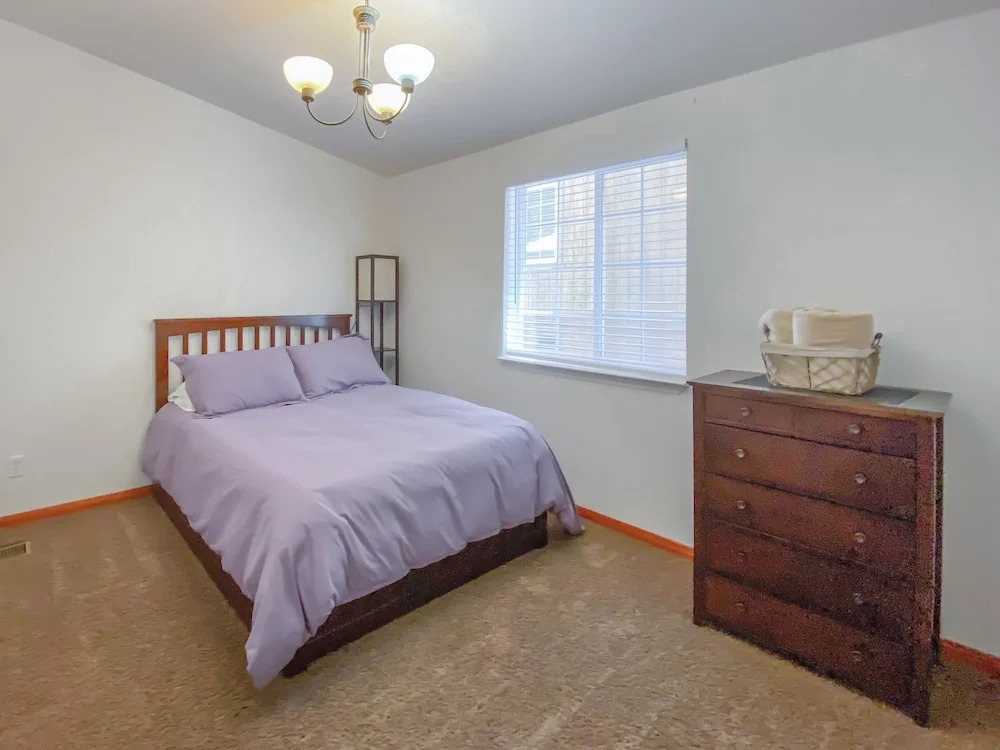 New Listing! Newly Furnished - Hot Tub & Deck 3 Bedroom Home