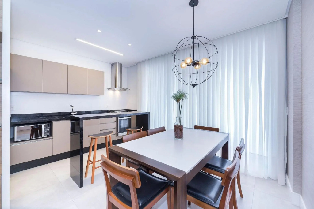 Porto Madero 303 - Apartamento no centro de Bombinhas - Rooftop com piscina e academia - À poucos metros da praia