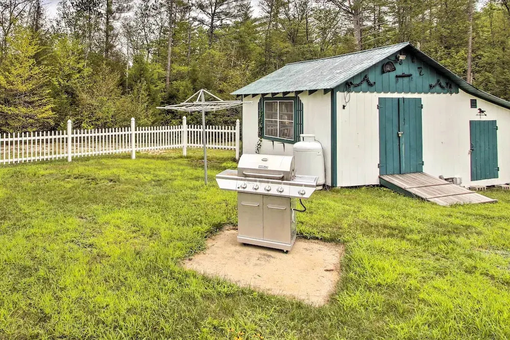 Picturesque Retreat on 1 Acre w/ Gas Grill!