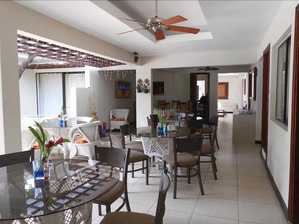 Maracas Inn