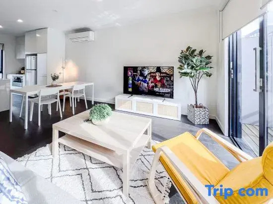 Port Melbourne 3-level TH FreeParking Smart TV