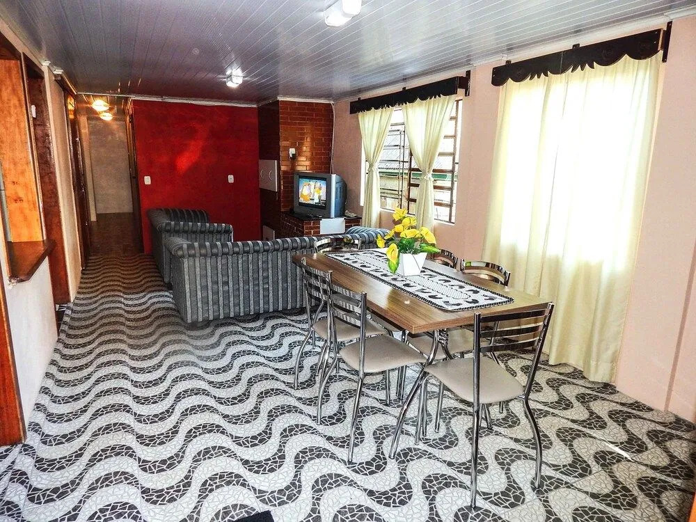 Gramado Suites Residence possui 5 quartos e 5 banheiros
