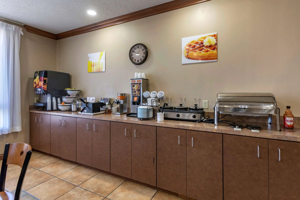 Quality Inn & Suites near Owensboro & Holiday World GOLD AWARD WINNER