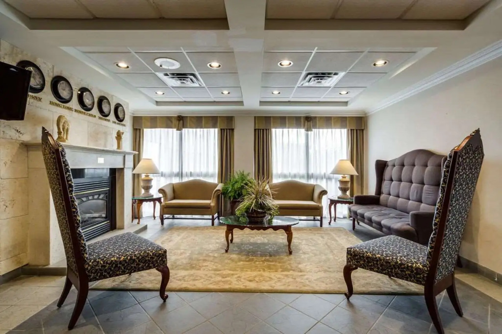 Monte Carlo Inn Oakville Suites