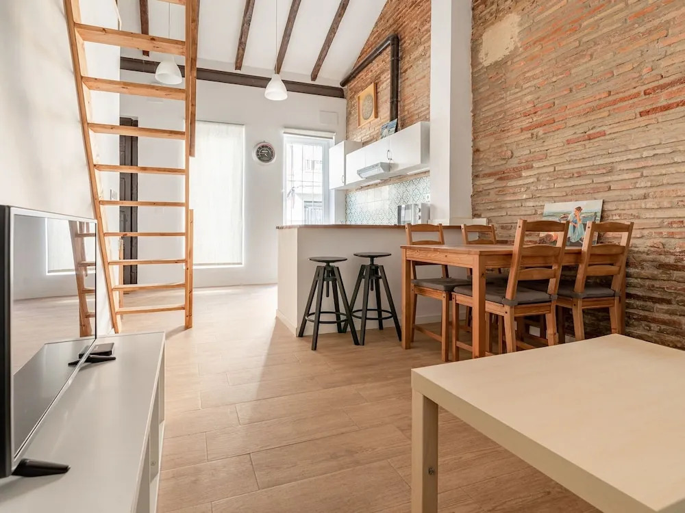 Elegant Holiday Home in Valencia near Sea Beach