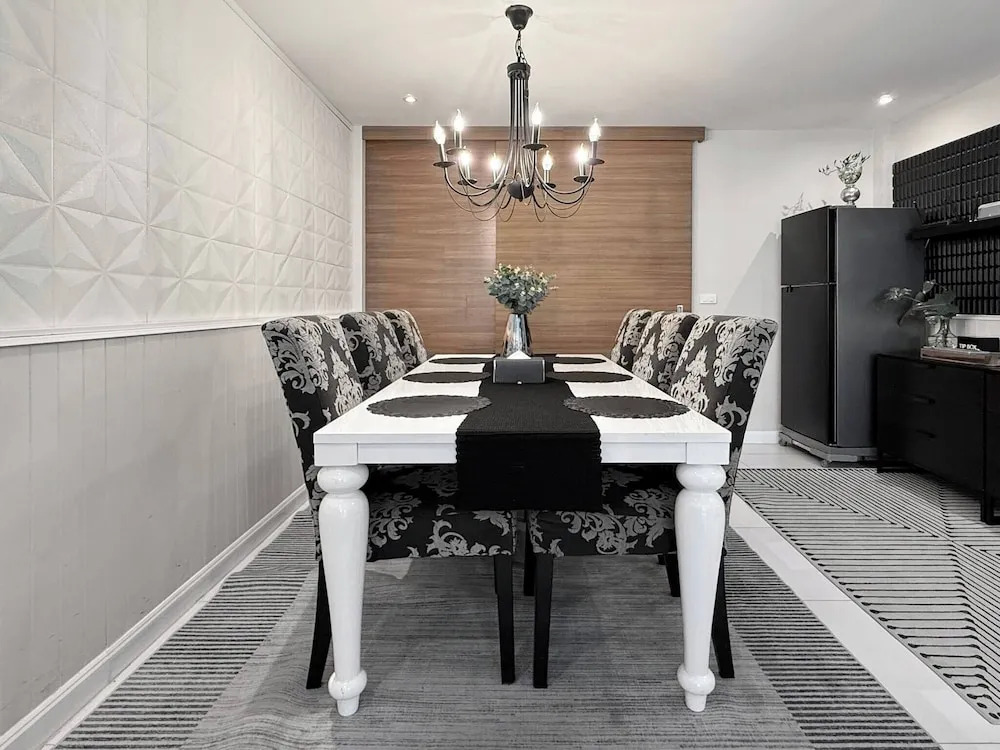 Stylish 3-bedroom Townhome in Heart of Bangkok