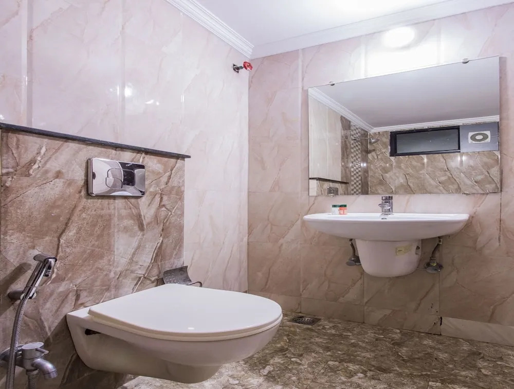 Super Townhouse Divya Palace