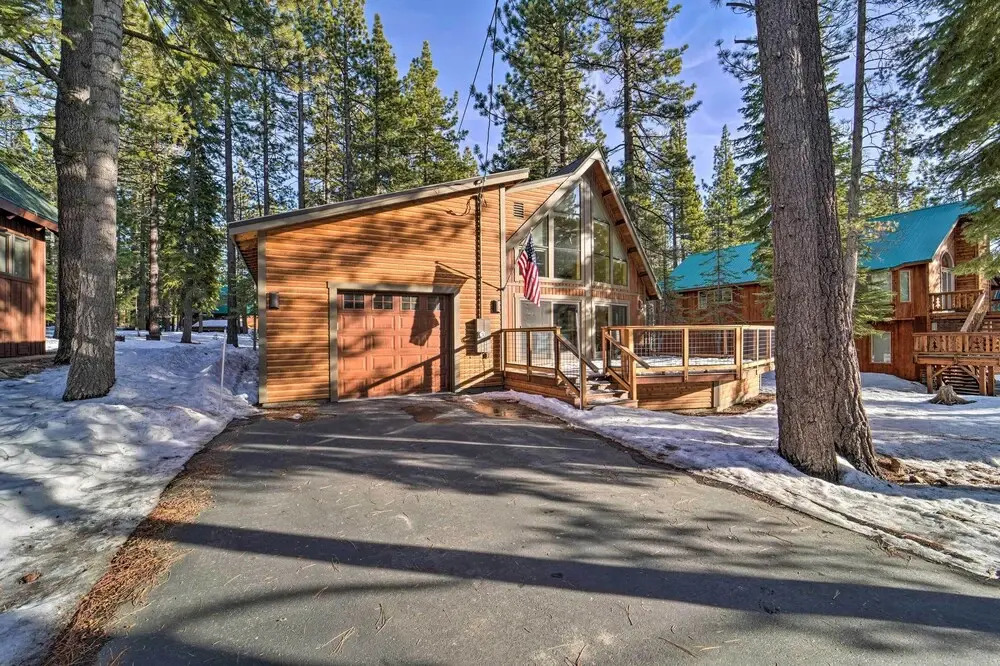 4 Mi to Dtwn Truckee: Tahoe Donner Home w/ Hot Tub
