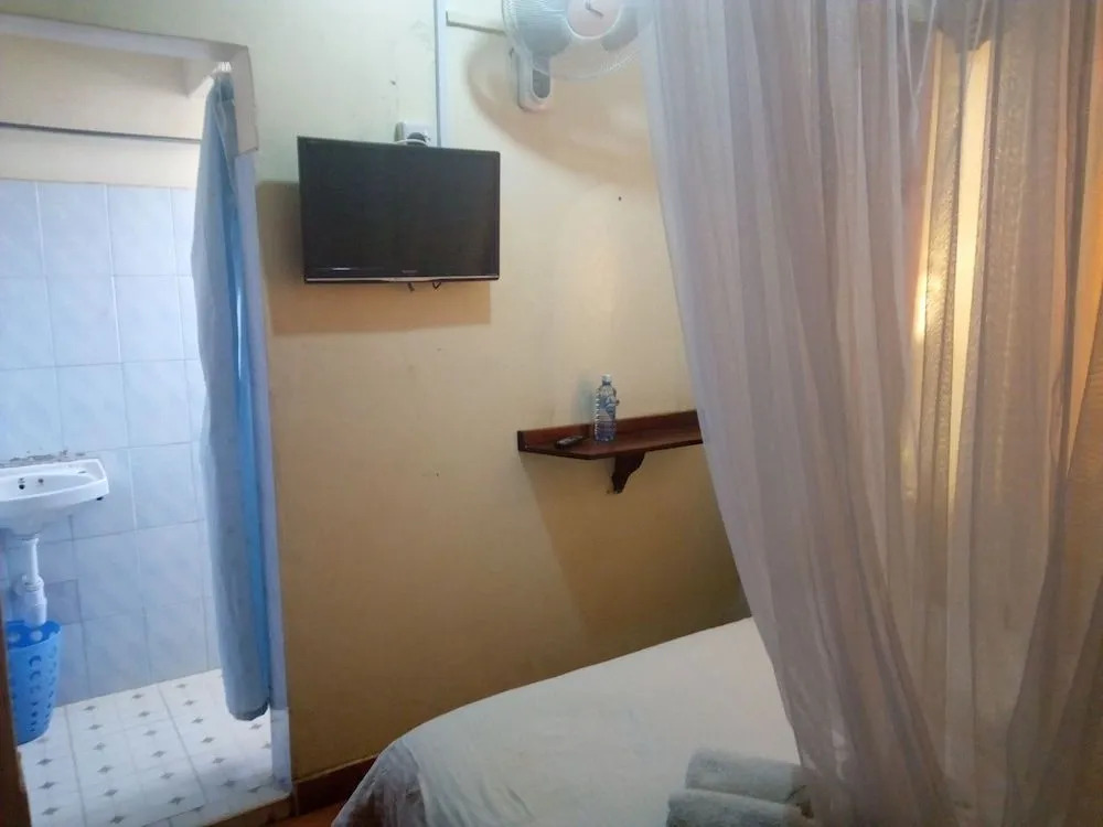 Shalom Hotel