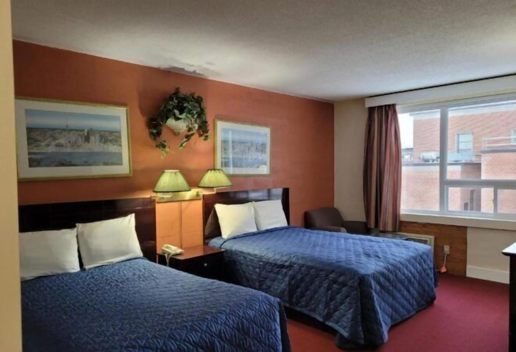 Town Centre Inn - Parry Sound