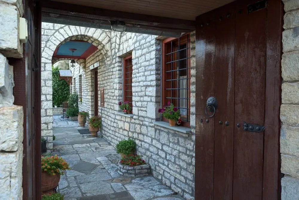 Vikos Hotel