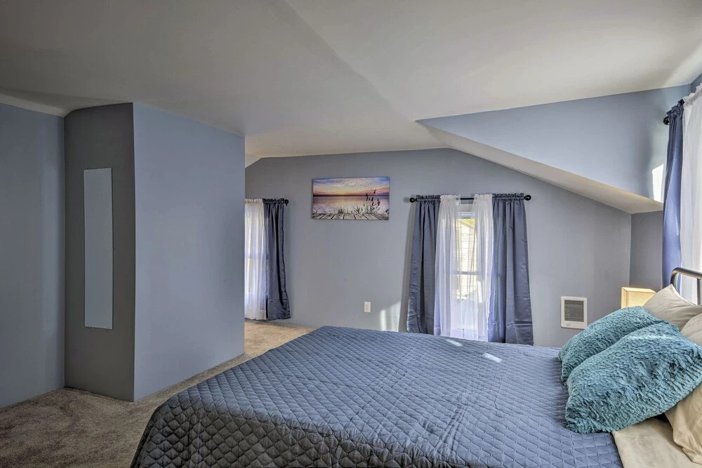 Spacious Home by Finger Lakes & Watkins Glen!