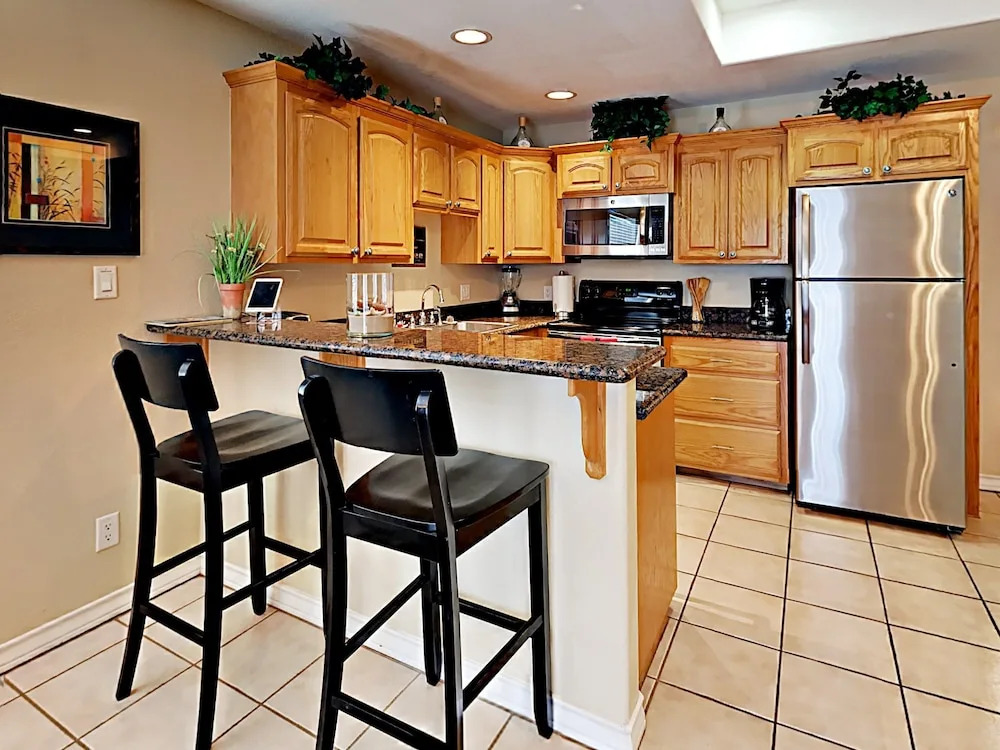 110 E Marlin Condo - 2 Br condo by RedAwning