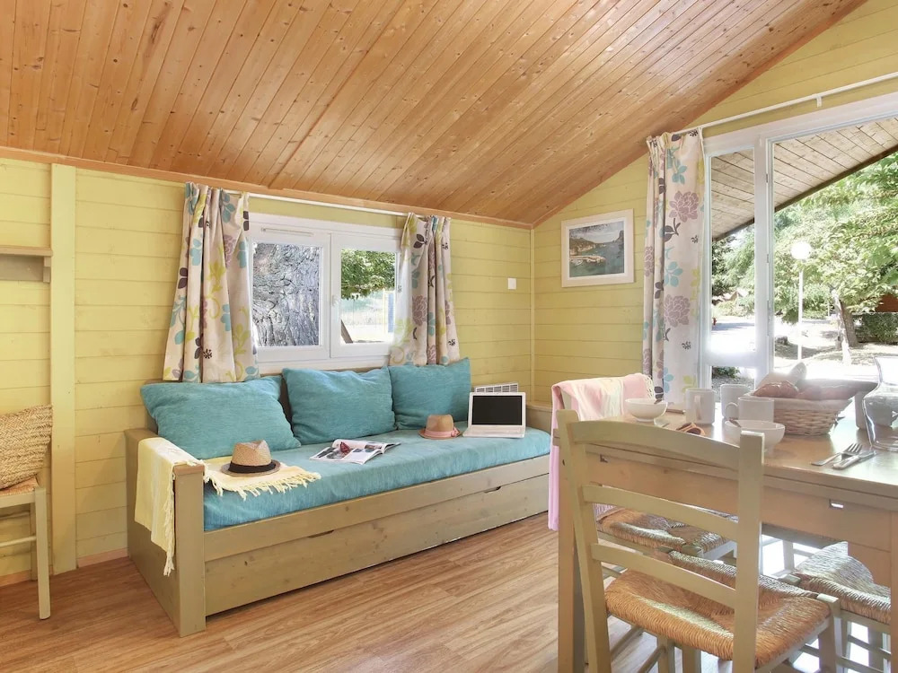 Pleasant chalet with covered terrace in beautiful surroundings