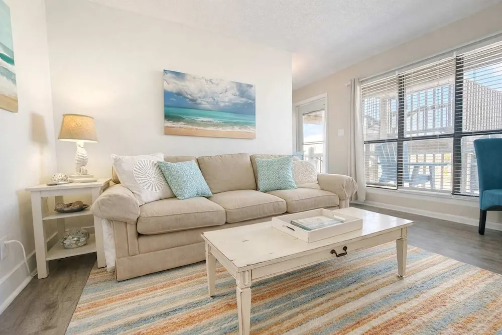Sea Horse 611- 2 min Walk 2 Beach