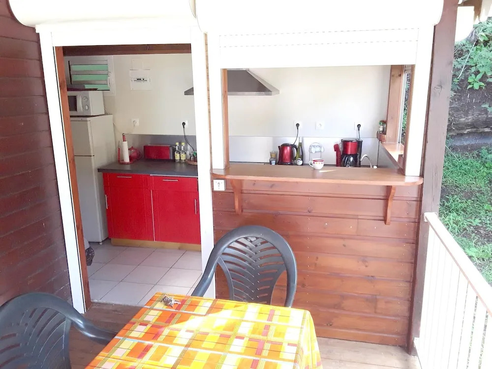 Bungalow With 2 Bedrooms in Bouillante, With Terrace and Wifi - 100 m