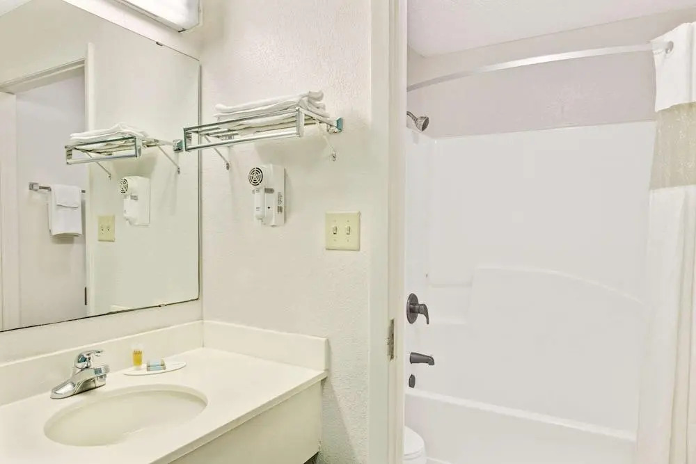 Travelodge Suites by Wyndham MacClenny I-10