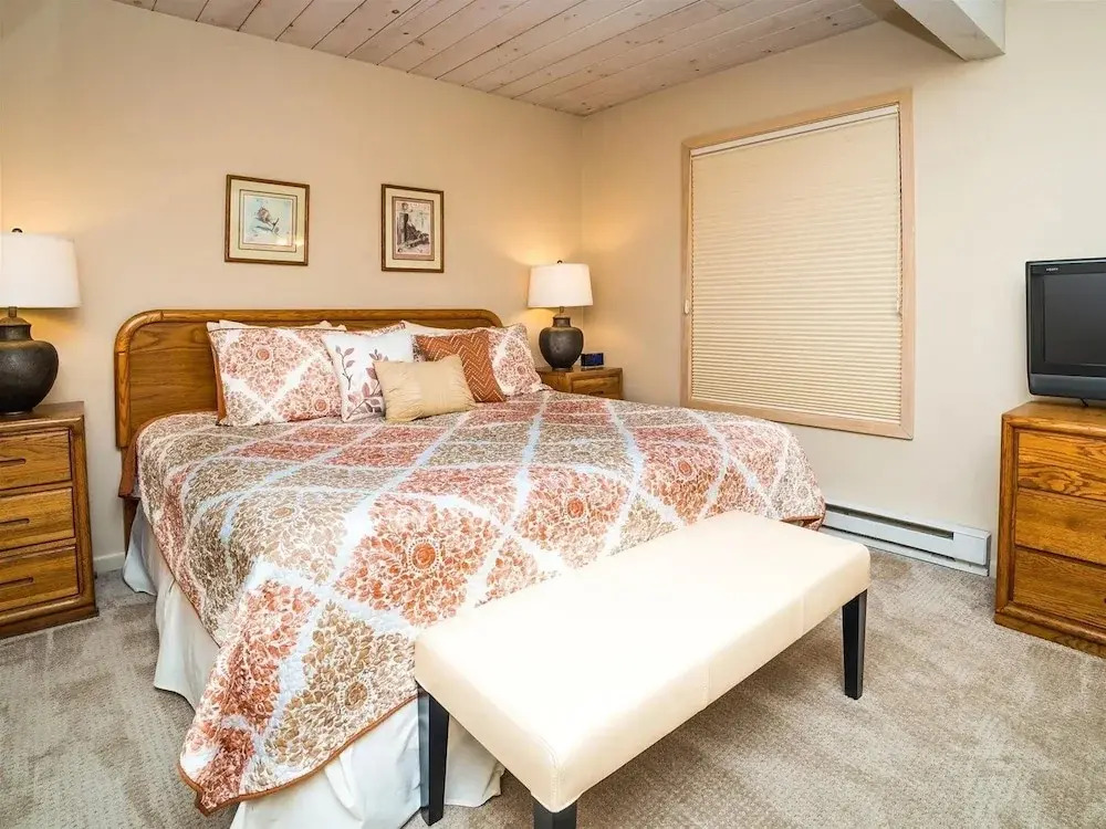 3 Bedroom Condo at Historic Lift 1A in Downtown Aspen