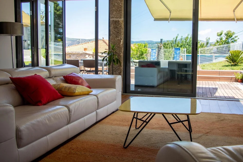 Villa With 3 Bedrooms in Douro, With Wonderful Mountain View, Private