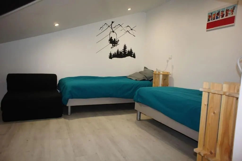 Nice appartment for 6 to 8 people ski in and out in Courchevel