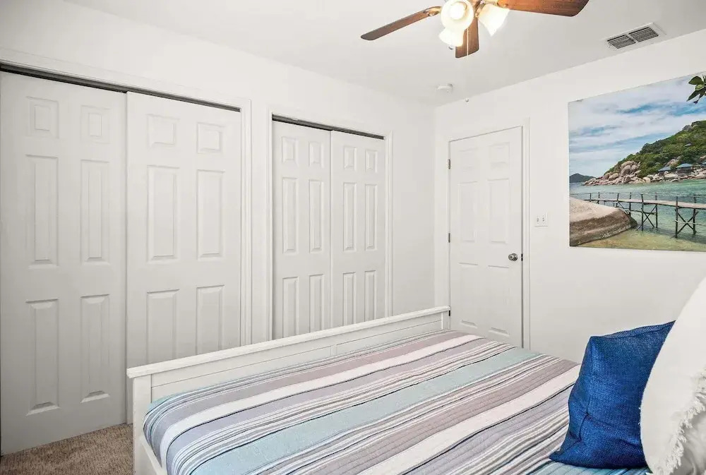 Fin and Feather - Cozy for 8