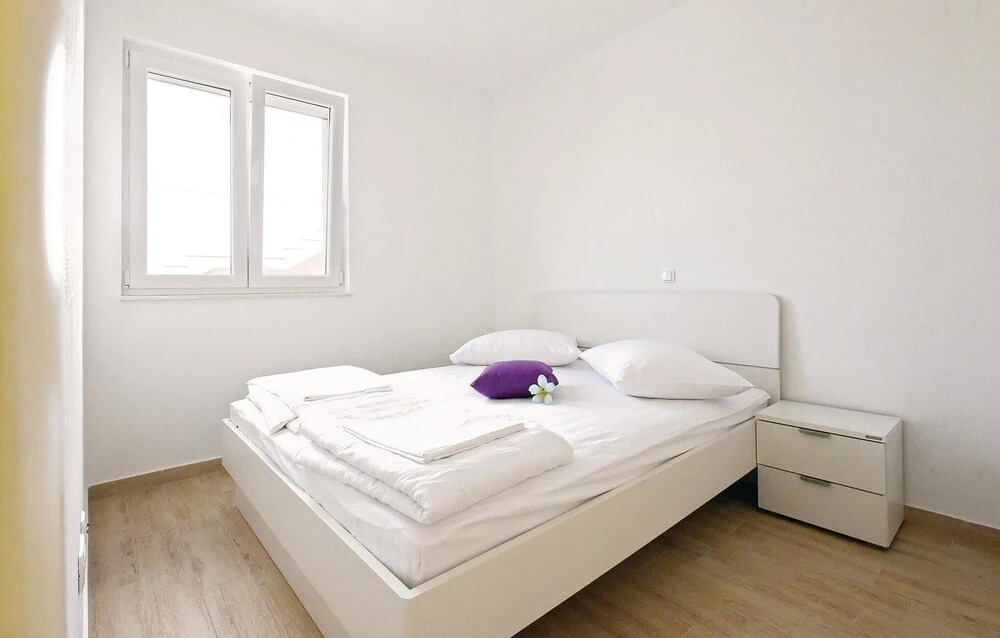 Beautiful Home in Zatoglav With Wifi and 4 Bedrooms