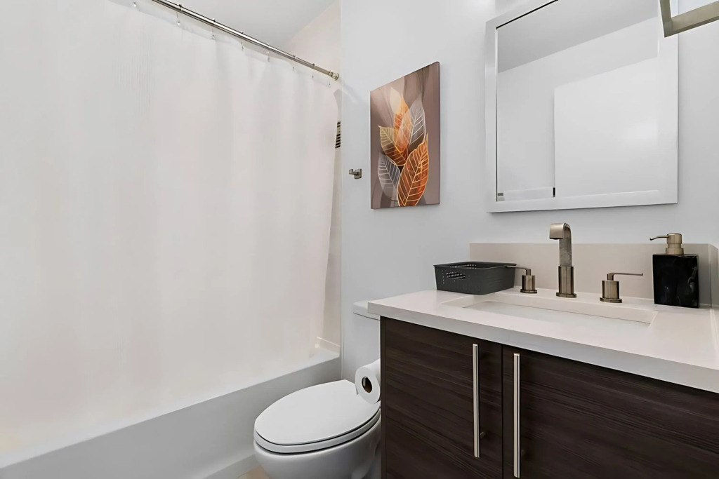 16 Guest Home w Outdoor Lounge and Rooftop Patio, Austin
