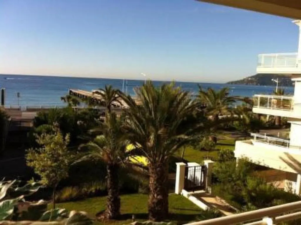 Stunning Three Bedroom Apartment on Seafront in Cannes With Panoramic sea Views 399 - 399