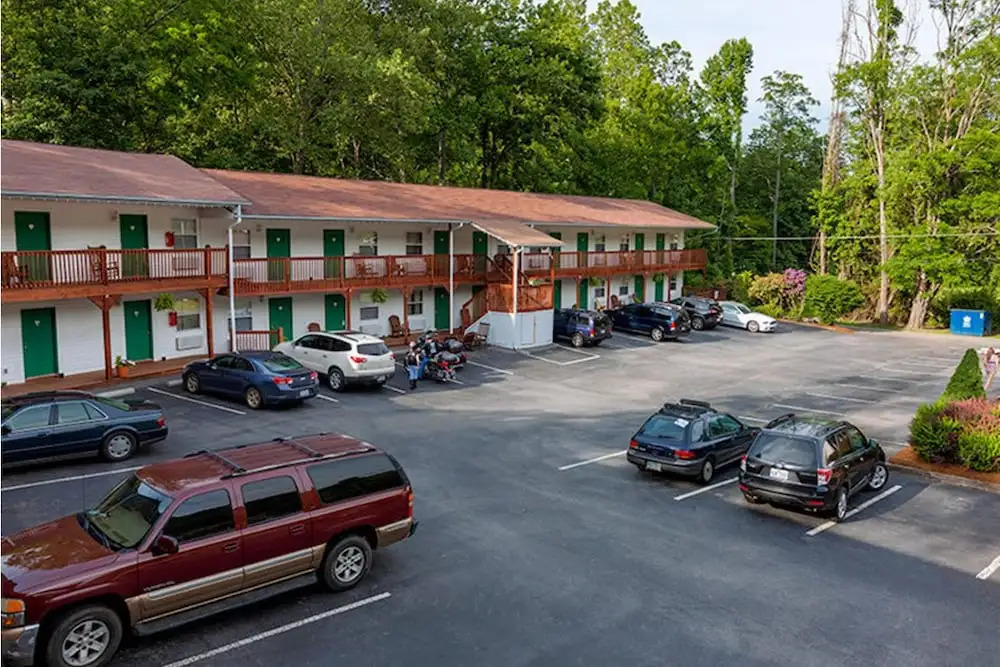 Maggie Valley Creekside Lodge