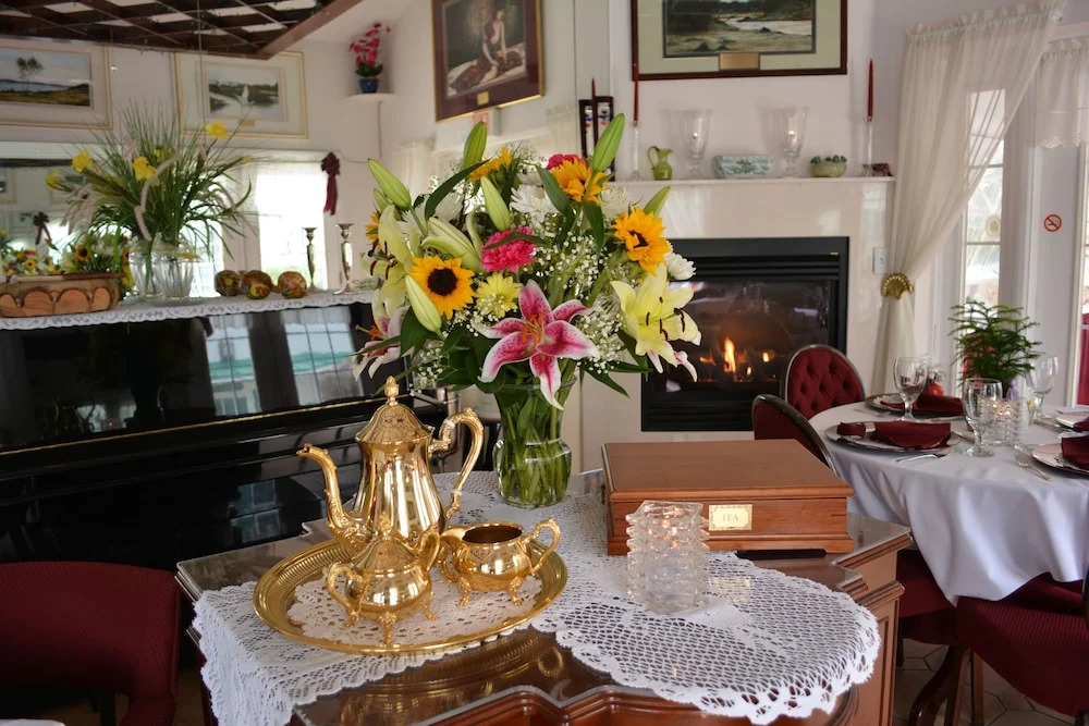 Island Cottage Oceanfront Inn & Spa