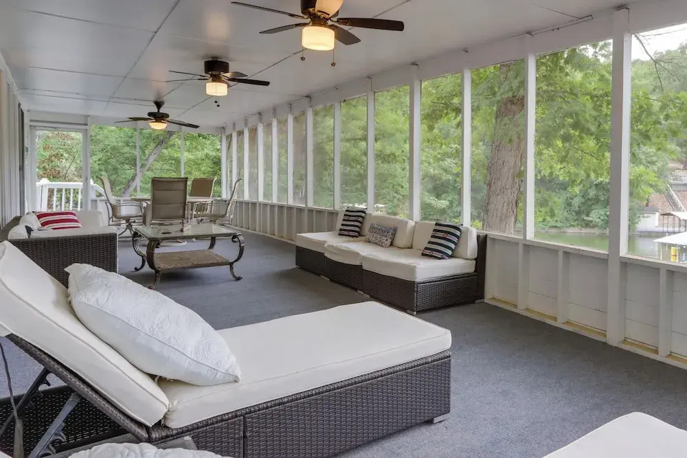 Dock + Screened Porch: Lake of the Ozarks Getaway!