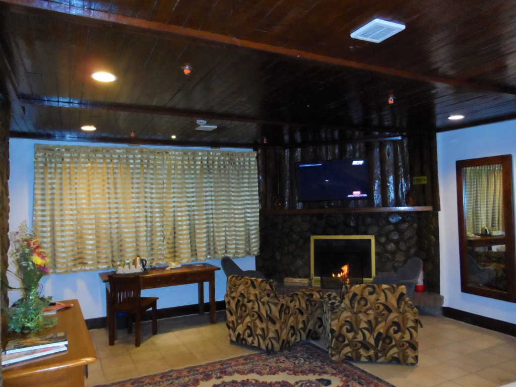 Log Cabin Hotel - Baguio