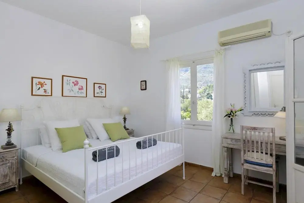 Loutsa Villa