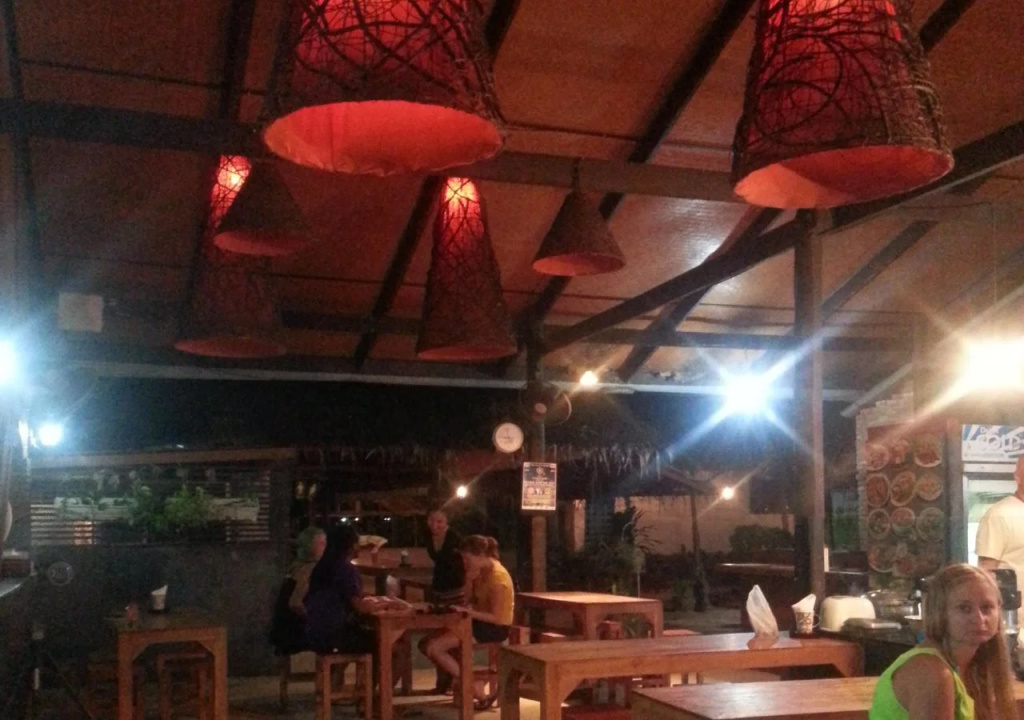 Wok & The Much Rooms - Hostel